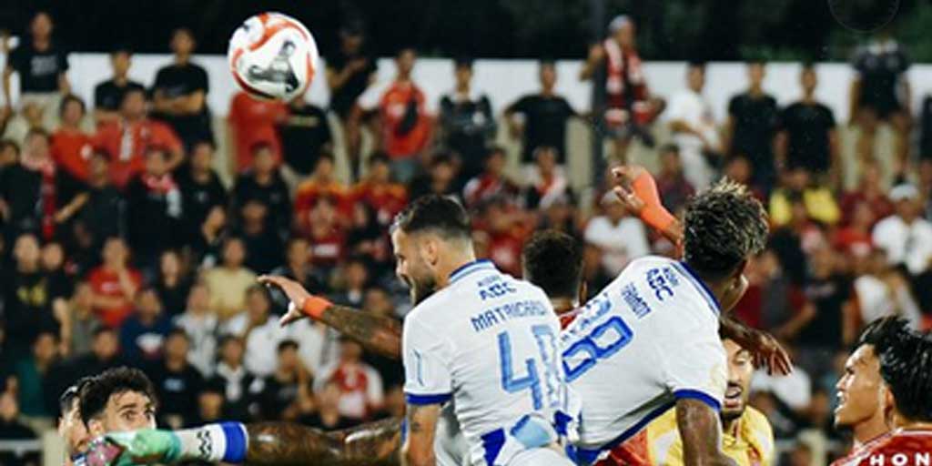 Persijap Jepara kalahkan Persib Bandung dengan skor 2-1 di Stadion Gelora Bumi Kartini, Jepara, Senin (18/8) malam.