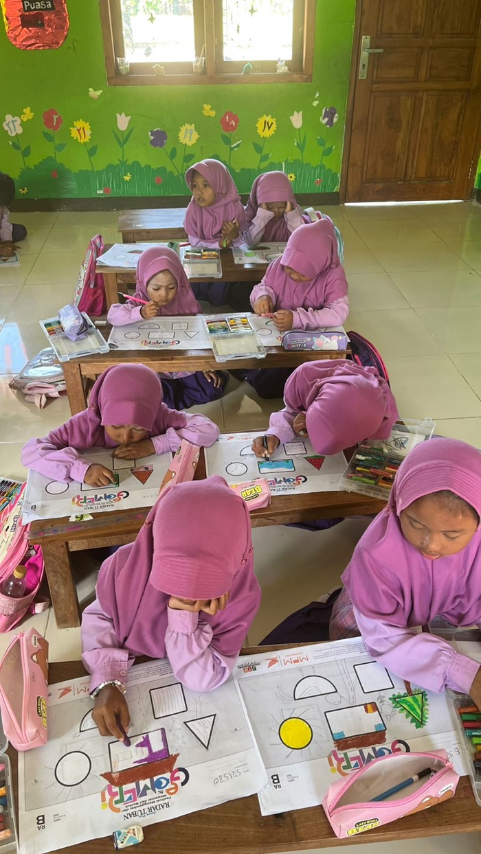 Festival Menggambar dan Mewarnai dari Bentuk Geometri 2025 menjadi ajang unjuk imaginasi anak didik salah satu lembaga di PC IGRA Plumpang.