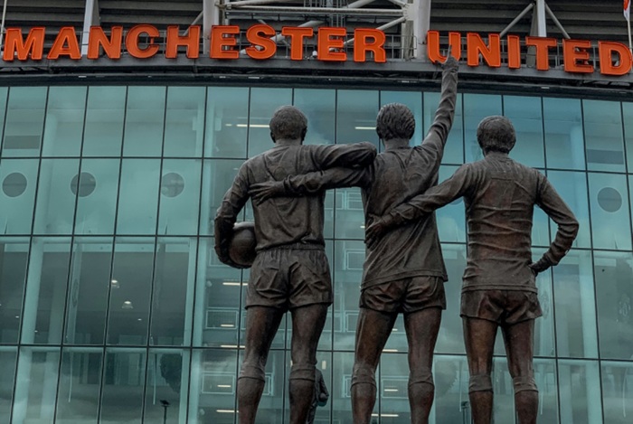 Dari Roy Keane hingga fans Twitter, tekanan berlebihan membuat pemain MU kian terpuruk.