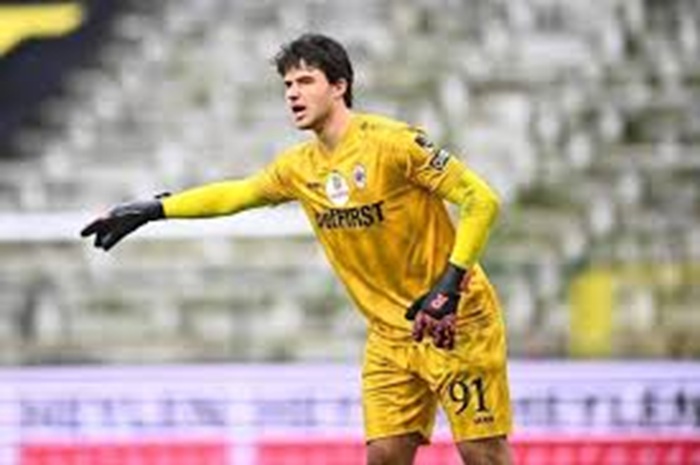 MU tawar Senne Lammens sekitar &euro;20 juta plus bonus, Royal Antwerp minta &euro;25 juta untuk kiper potensial ini.