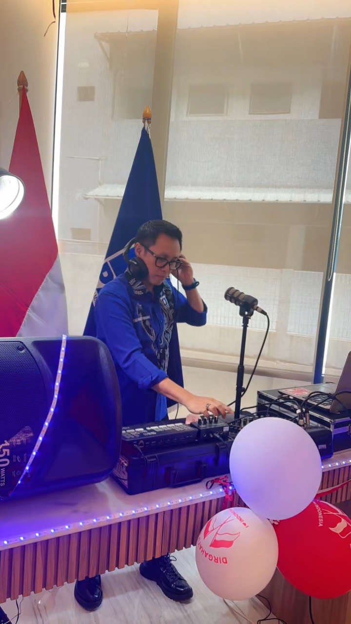 Cuplikan tangkap layar video parodi DJ sound horeg yang diunggah Eko Patrio