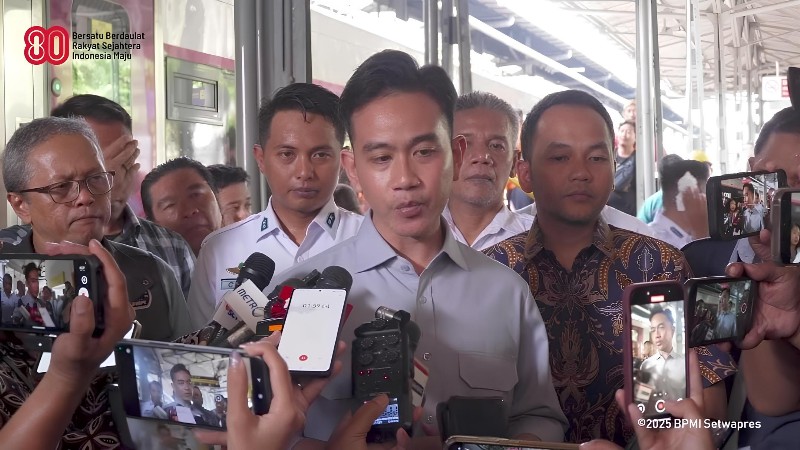 Wakil Presiden Gibran Rakabuming Raka ketika memberikan keterangan.