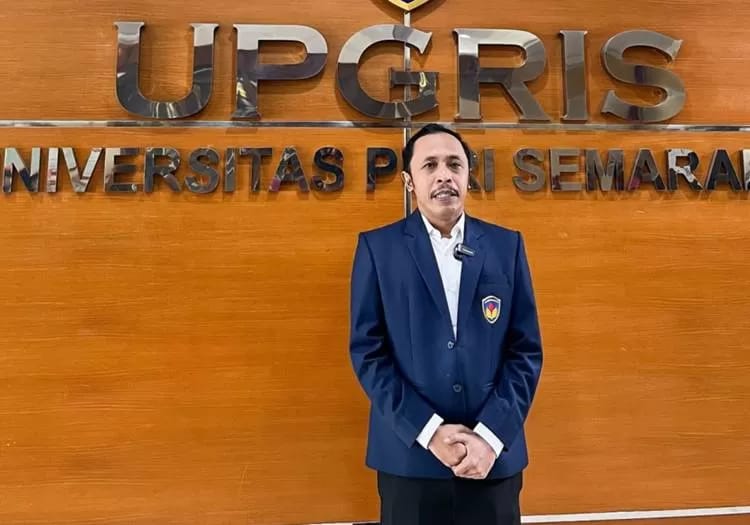 Furry Setya pemeran Mas Pur berhasil menyelesaikan sidang skripsi