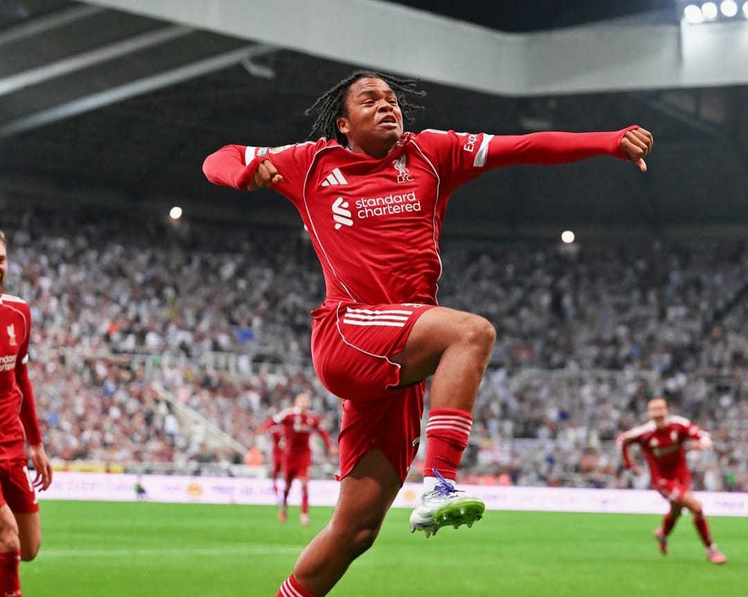 Rio Ngumoha saat merayakan gol ke gawang Newcastle United.