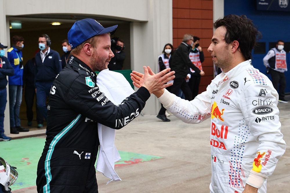 Foto Sergio Perez dengan Valtteri Bottas.