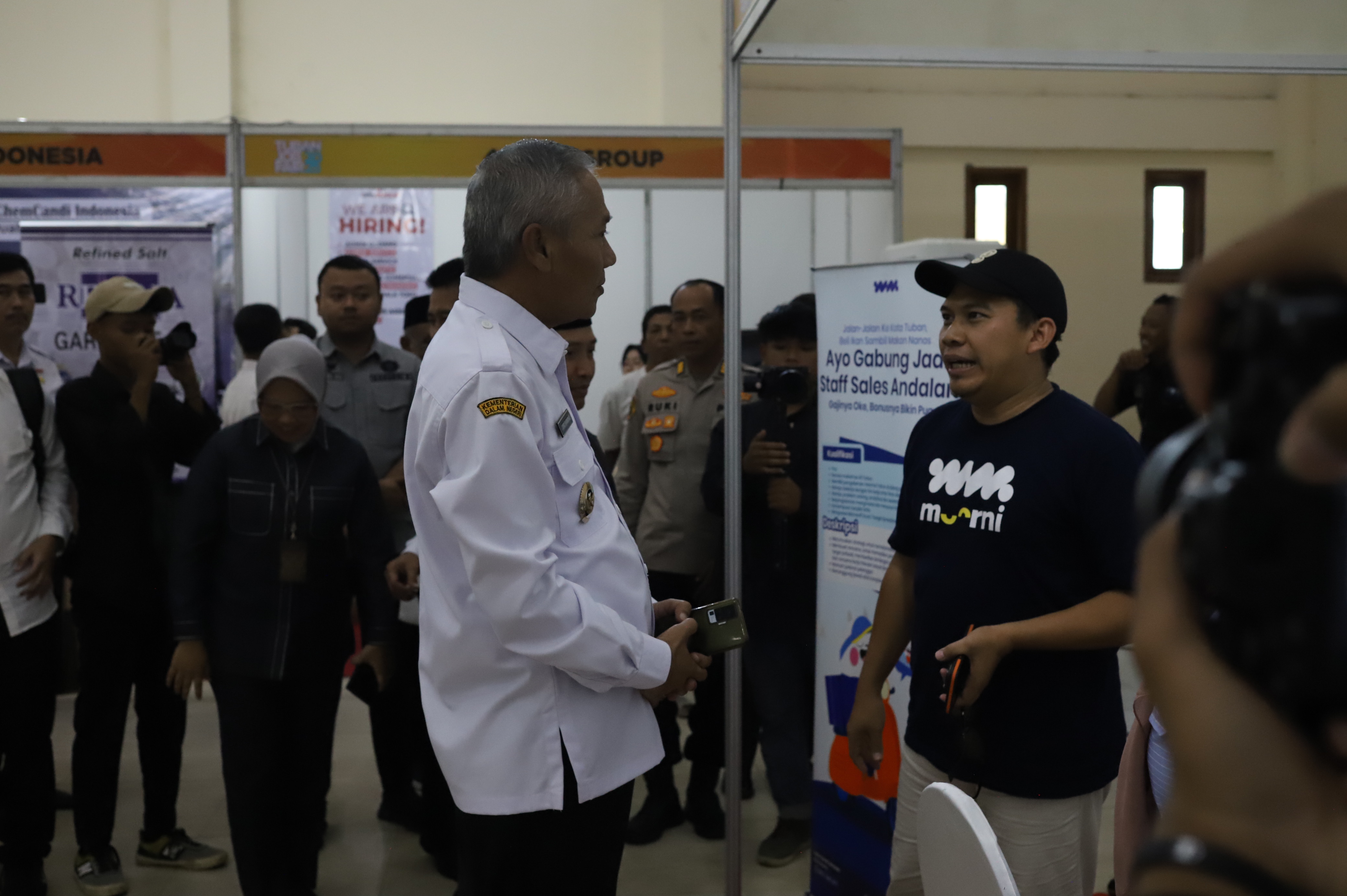 Job Fair 2025 di Tuban sukses menarik minat pencaker, tersedia 3.549 lowongan kerja dari 41 perusahaan, lokal hingga internasional.
