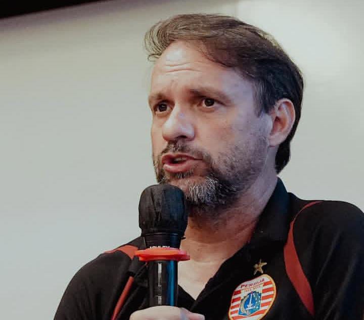 Pelatih Persija, Mauricio Souza saat menghadiri sesi konferensi pers jelang laga dewa united Banten FC Melawan persija