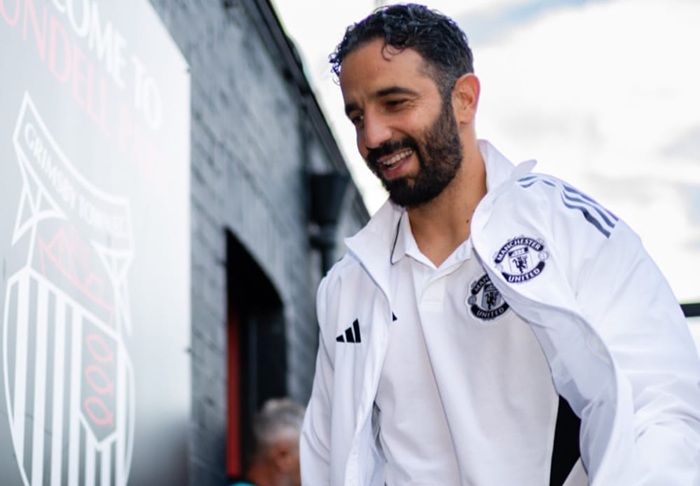 Manchester United kembali terpuruk, Amorim terancam dipecat dengan biaya kompensasi tinggi, kandidat pengganti mulai bermunculan.