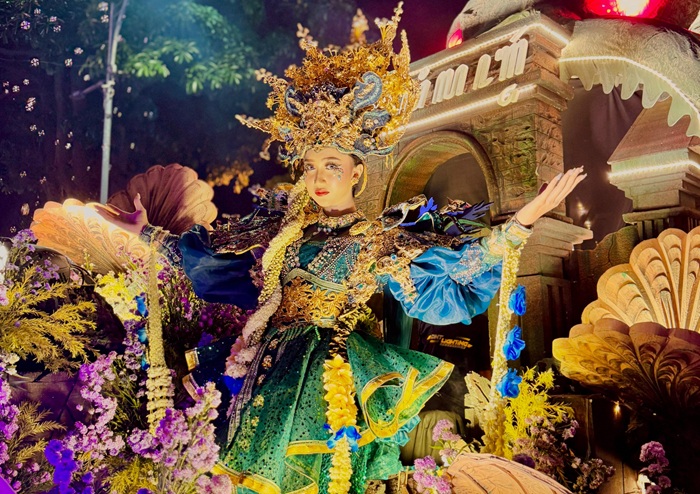 SMAN 1 Tuban tampil spektakuler di Tuban Specta Night Carnival, Sheilla Aulia memukau sebagai Dewi Lanjar, lengkap dengan kereta hias megah istana laut.
