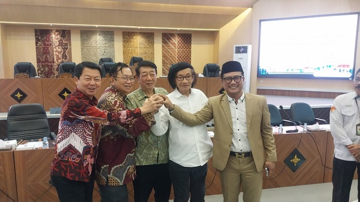 Dari kanan, Ketua Komisi II DPRD Tuban Fahmi Fikroni, Alim Sugiantoro, Soedomo Mergonoto, Tjong Ping, dan Pepeng Putra Wirawan