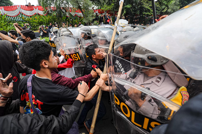 Demo ricuh DPR berujung panjang