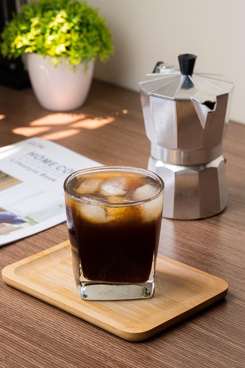 Ternyata Americano punya sejarah panjang sejak Perang Dunia II. Simak kisah unik kopi ini hingga jadi menu wajib di coffeeshop modern.
