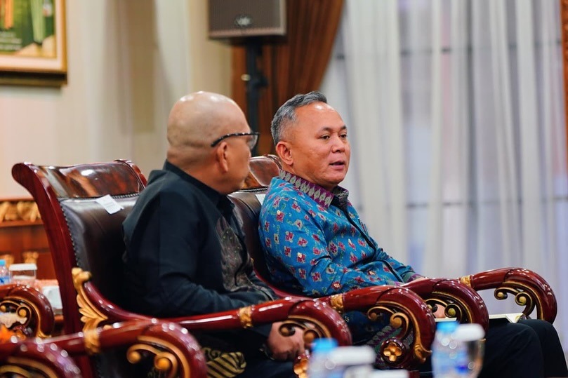 Wamenham Mugiyanto dan Menham Natalius Pigai bersama Stafsus dan Tenaga Ahli KemenHAM membahas langkah strategis penanganan aksi demonstrasi.