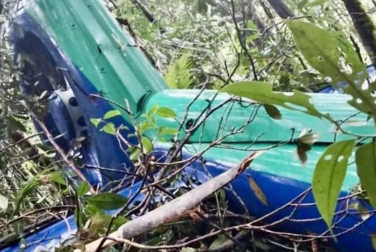 foto Helikopter BK117-D3 yang jatuh di hutan Mantewe