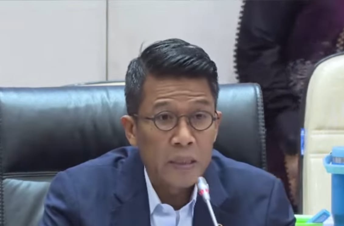 Ketua Komisi XI DPR, Mukhamad Misbakhun mengusulkan tarif PPN dari 11 persen menjadi 10 persen.