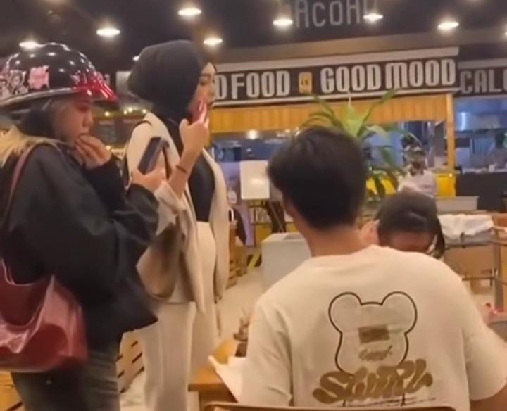 Kepergok selingkuh saat makan Mie Gacoan, para pengunjung heboh,