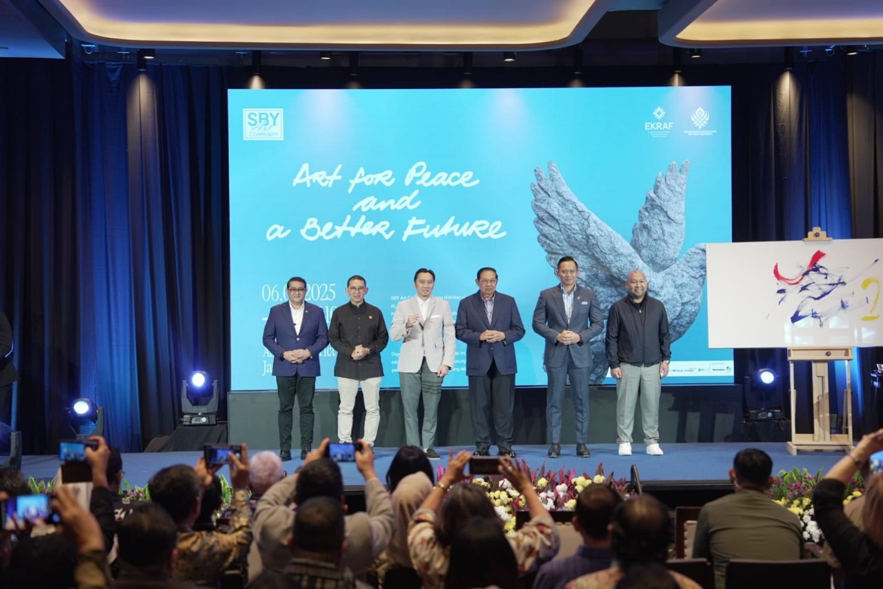 Pembukaan Pameran SBY Art Community dengan tema &ldquo;Art for Peace and a Better Future&rdquo; di Jakarta Ballroom, ASHTA District 8, Jakarta Selatan.