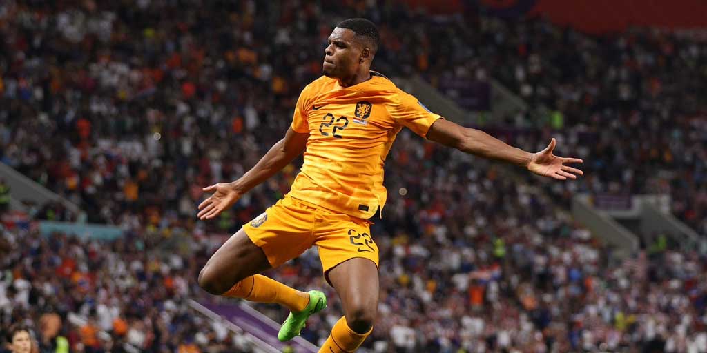 Bek kanan tangguh Inter Milan, Denzel Dumfries.