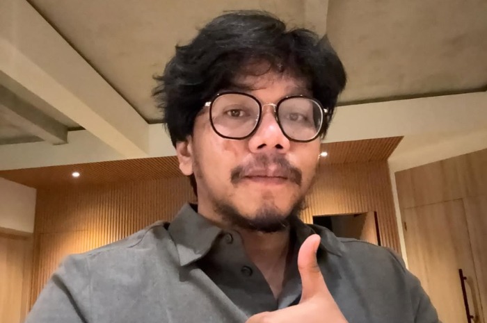 Influencer Indonesia, Ferry Irwandi yang kini dilaporkan Dansat Siber TNI ke Polda Metro terkait dugaan tindak pidana.