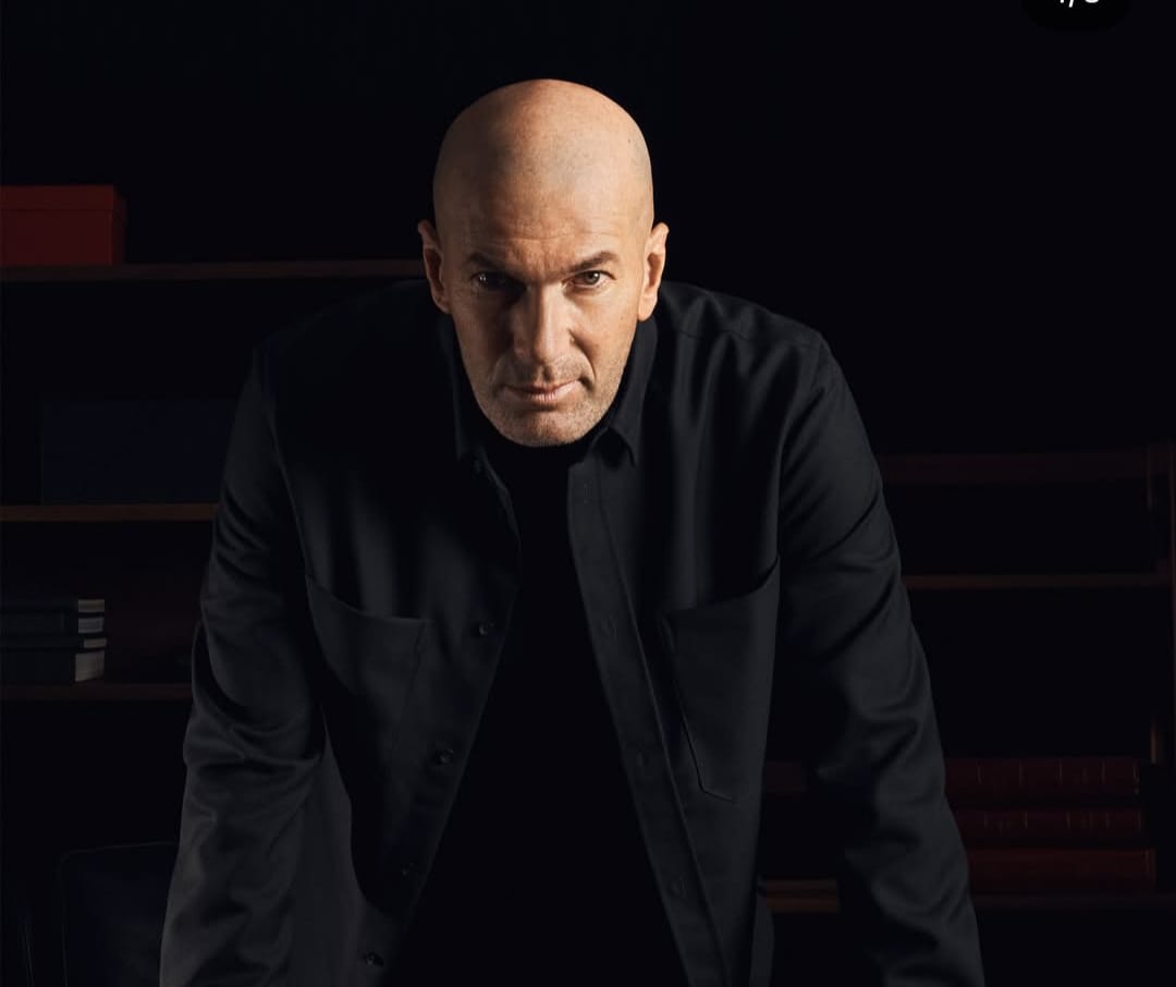 Legenda Prancis, Zinedine Zidane yang dirumorkan kian dekat dengan kursi pelatih Timnas Prancis.
