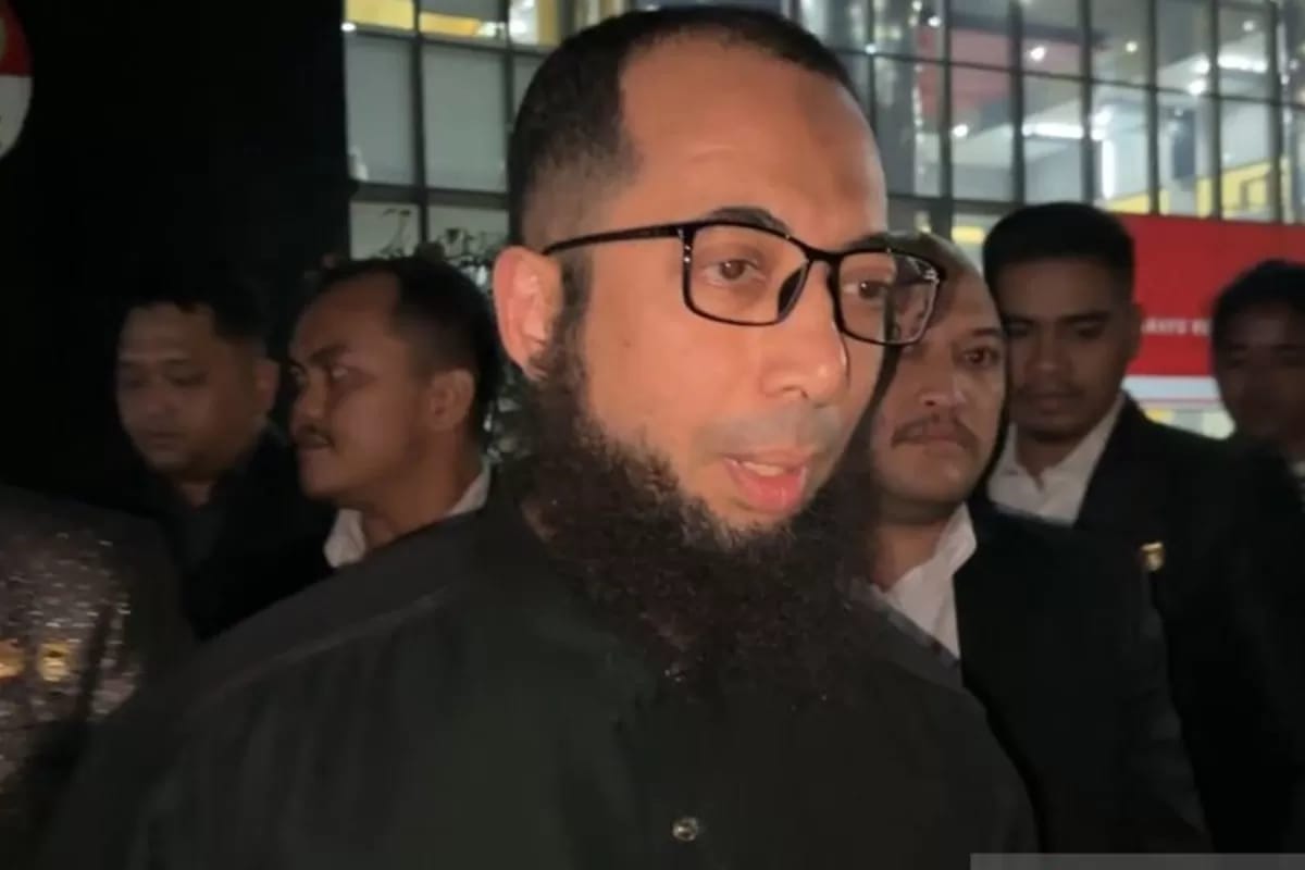 Pendakwah Ustaz Khalid Basalamah usai menjalani pemeriksaan KPK, terkait korupsi kuota haji 2024.