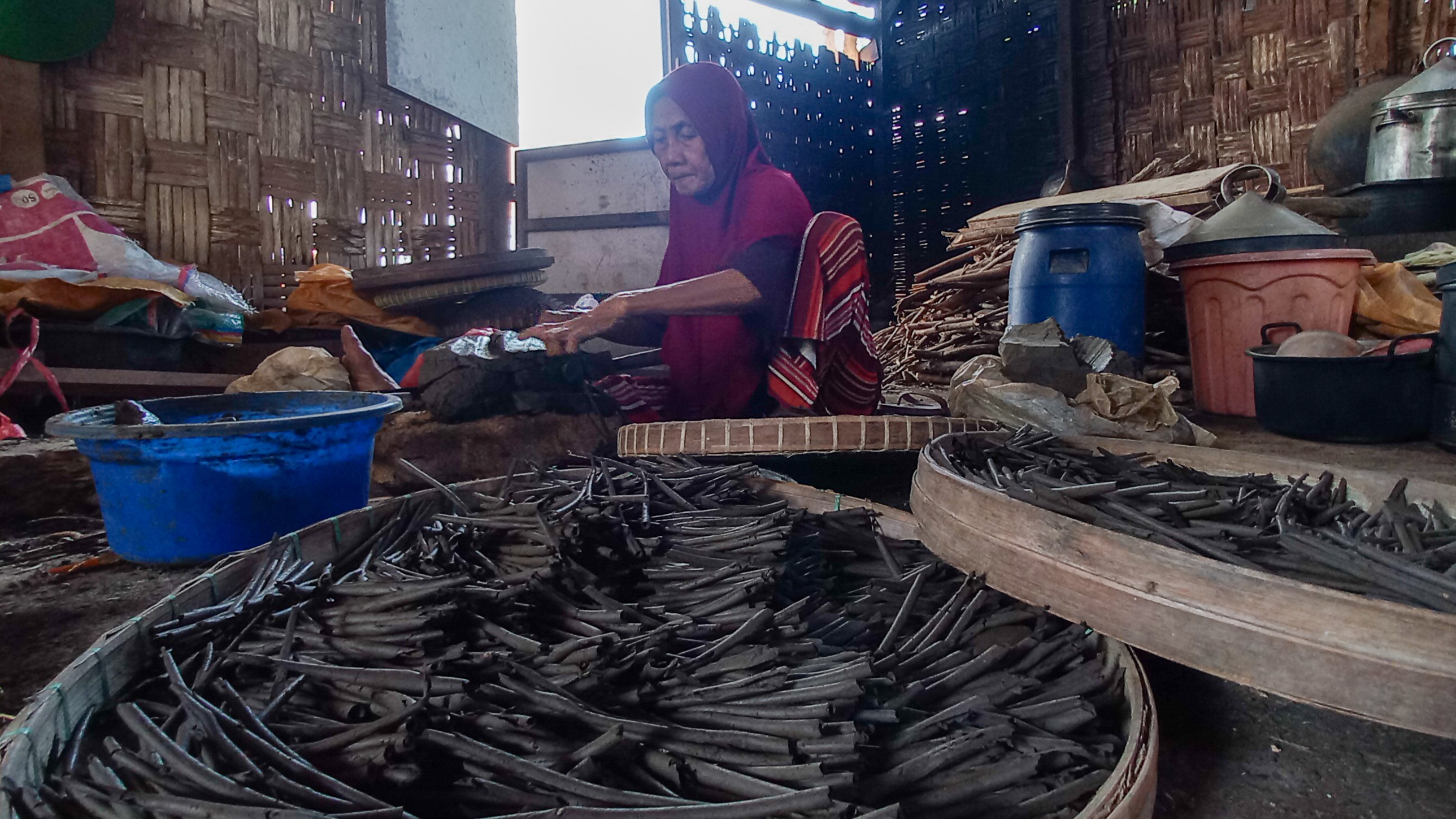 Konsistensi Mbah Rasimah menjaga tradisi ampo menjadikannya identitas kuliner Tuban