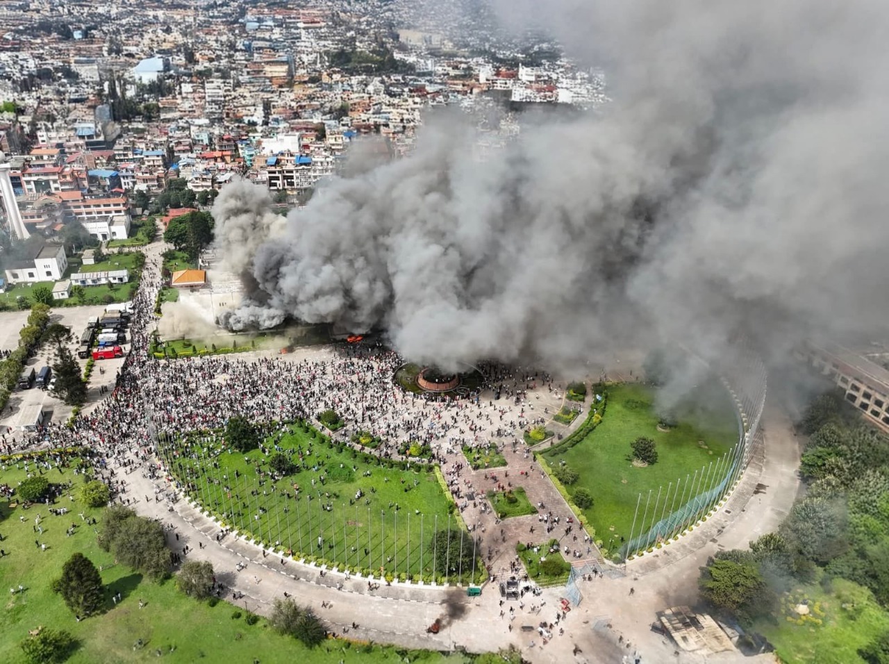Gedung Parlemen Nepal terbakar habis di Kathmandu, Jumat (12/9)