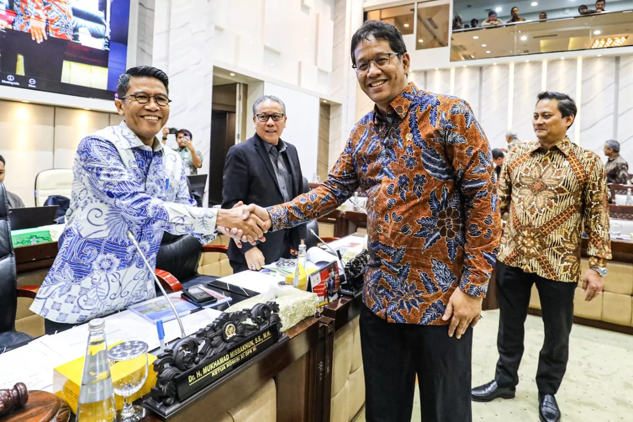 Menteri Keuangan Purbaya Yudhi Sadewa di dampingi Wakil Menteri Keuangan Thomas A. M. Djiwandono