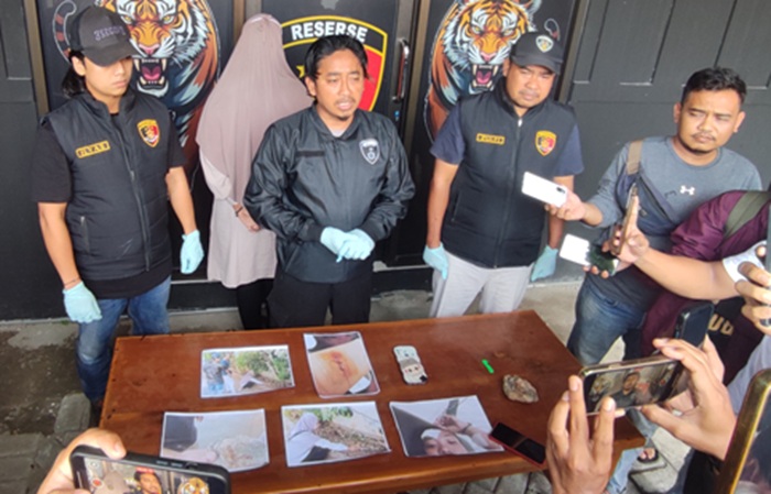 Gagal jalankan modus menjadi korban begal, Sri Utami akhirnya diamankan Satreskrim Polres Tuban, kemarin (14/9).