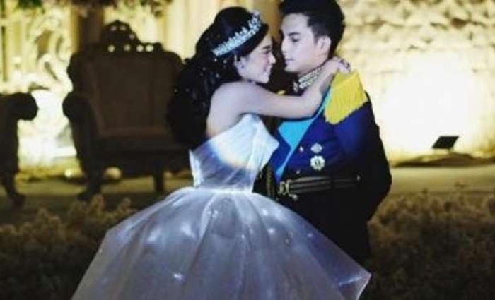 Momen resepsi pernikahan Rachel Vennya dan Niko Al Hakim bertemakan Disney.