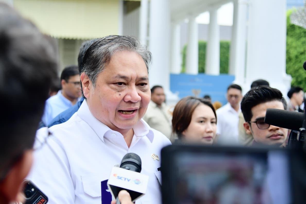 Menko Perekonomian Airlangga Hartarto memberikan keterangan pers usai menghadiri rapat terbatas bersama Presiden Prabowo Subianto