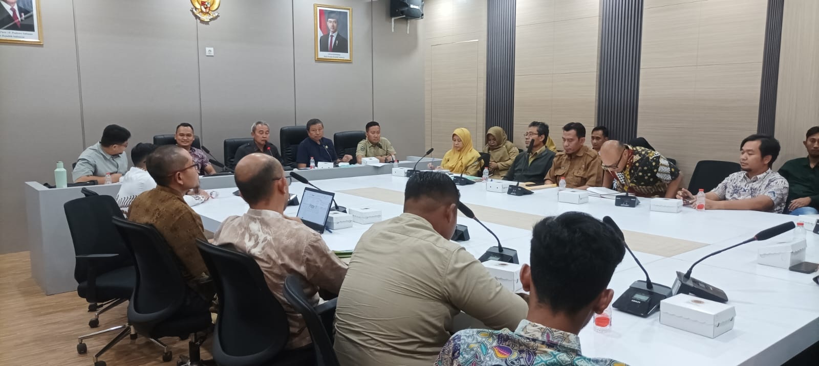 Dalam hearing Komisi III DPRD Tuban, pengusaha tambang legal mengeluhkan persaingan tak sehat dengan tambang ilegal yang bebas pajak.