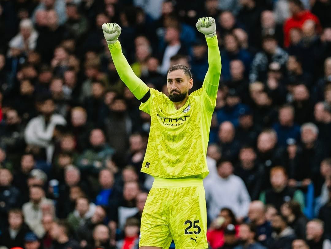 Gianluigi Donnarumma saat membela Manchester City.