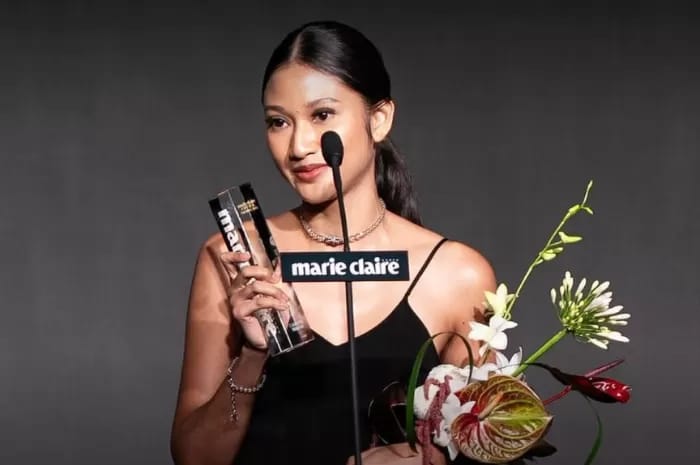 Claresta Taufan meraih penghargaan Rising Star Award di Busan Internasional Film Festival 2025.