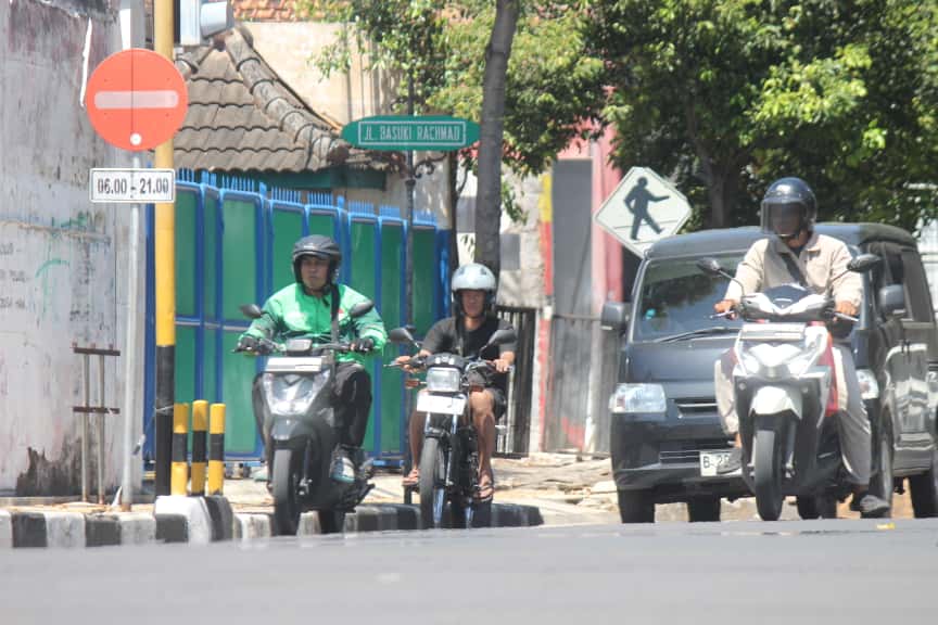 Penerapan Jalan Basra searah dinilai lancarkan lalin namun tekan omzet pedagang.