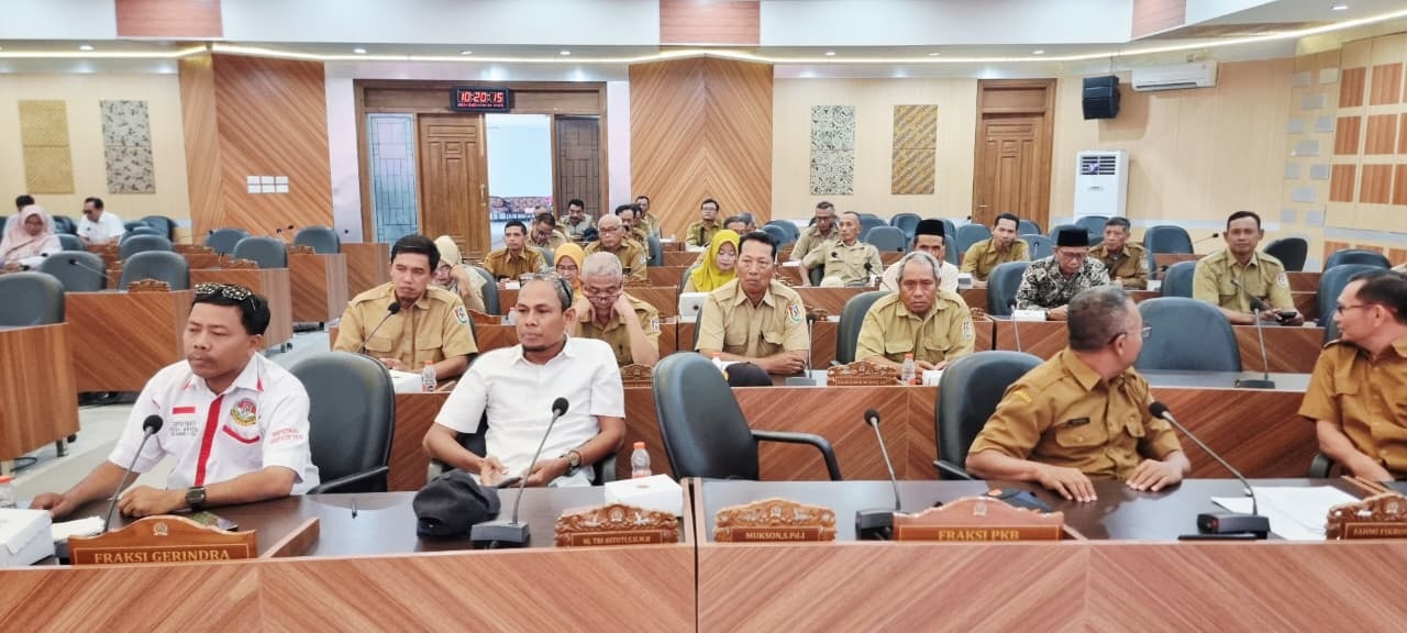 Sejumlah anggota PPDI saat di DPRD Tuban.
