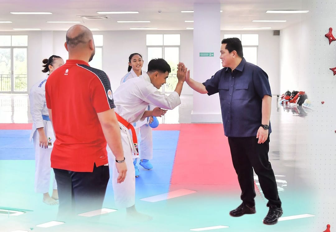 Menpora, Erick Thohir, saat mengunjungi para atlet di Cibubur youth elite sport centre.