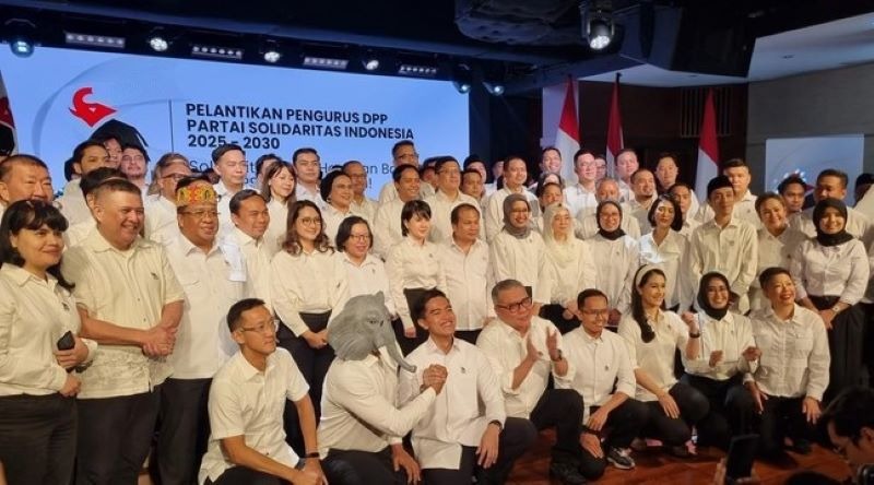 Ketua Umum Partai Solidaritas Indonesia (PSI) Kaesang Pangarep bersama pengurus DPP PSI Periode 2025-2030, Jumat (26/9).