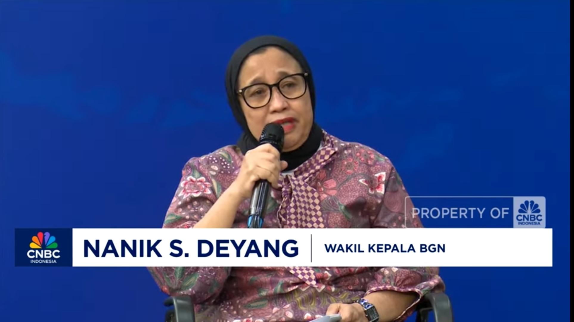 Nanik Deyang, Wakil Kepala BGN menangis usai minta maaf banyak siswa keracunan MBG.