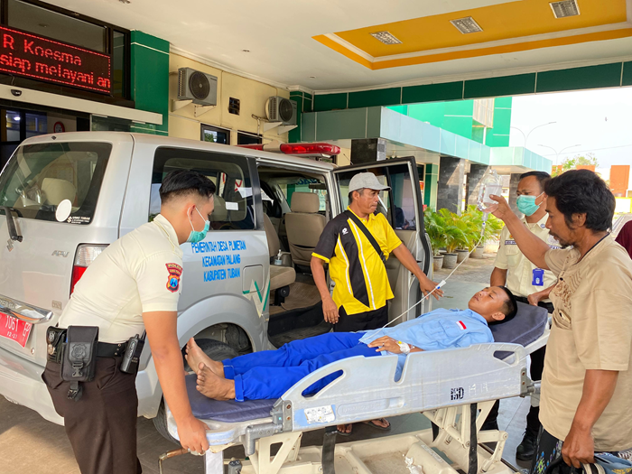 Salah satu siswa SMKN Palang dirujuk ke IGD RSUD dr R Koesma Tuban diduga keracunan menu MBG pada Rabu (25/9).