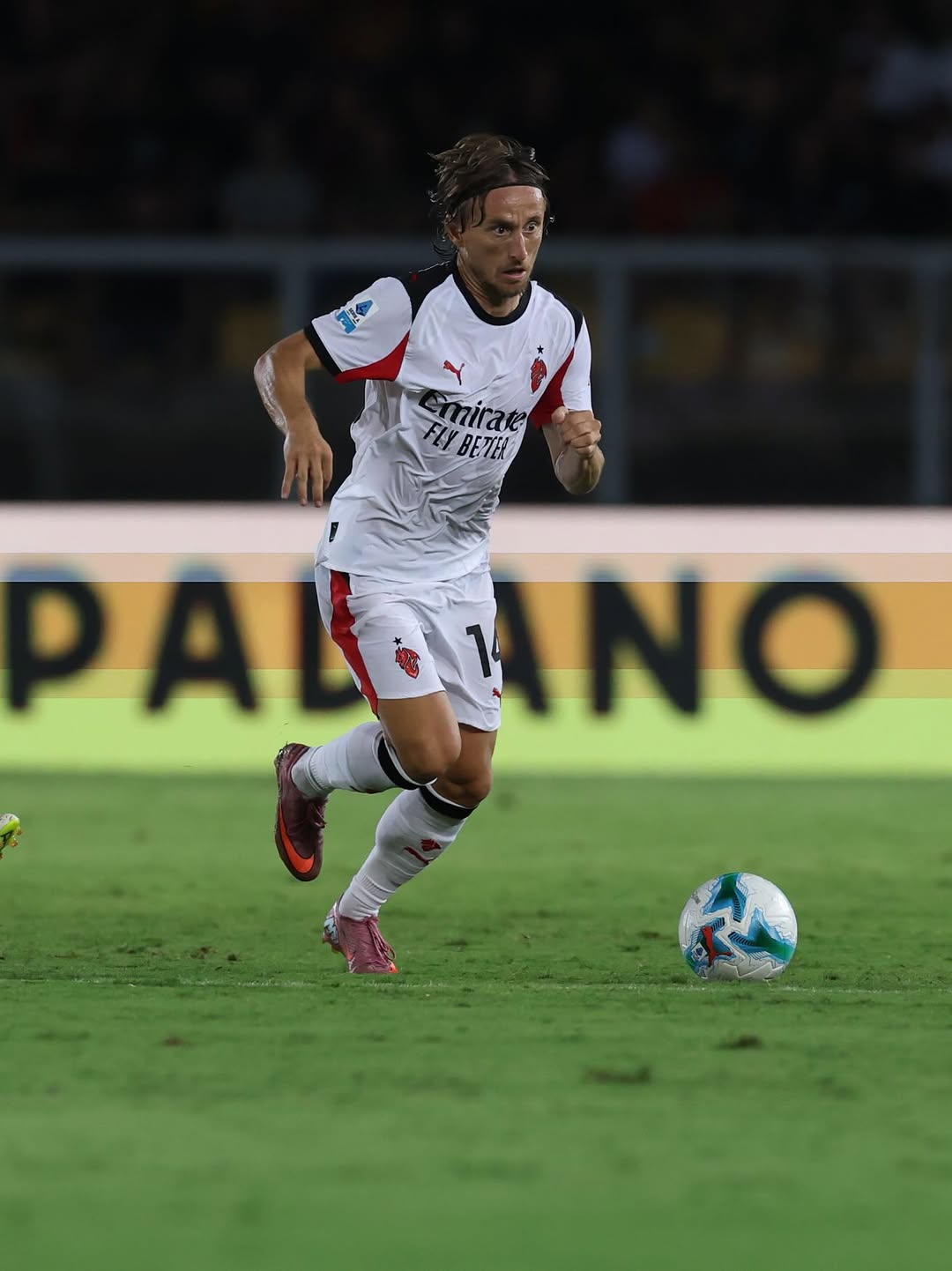 Luka Modrić Jadi Dirigen Kemenangan AC Milan Atas Napoli 2-1