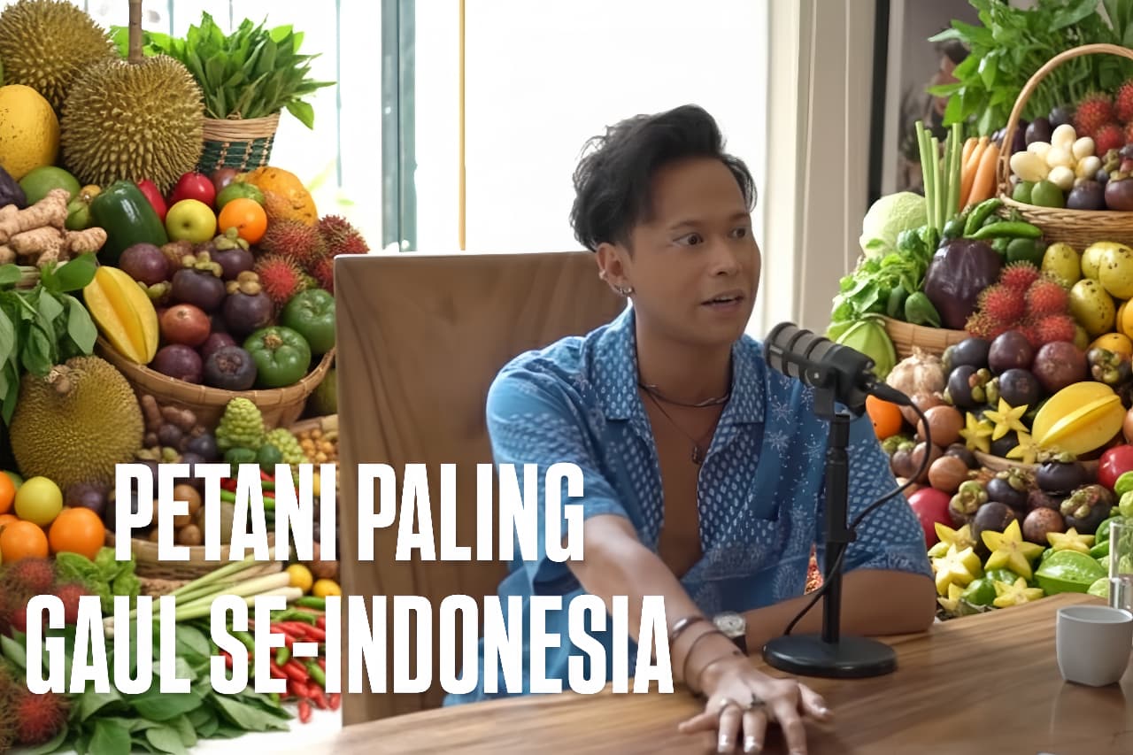 Seorang ahli Horticulturist sedang mengupas stigma petani dan nilai buah asli Indonesia.