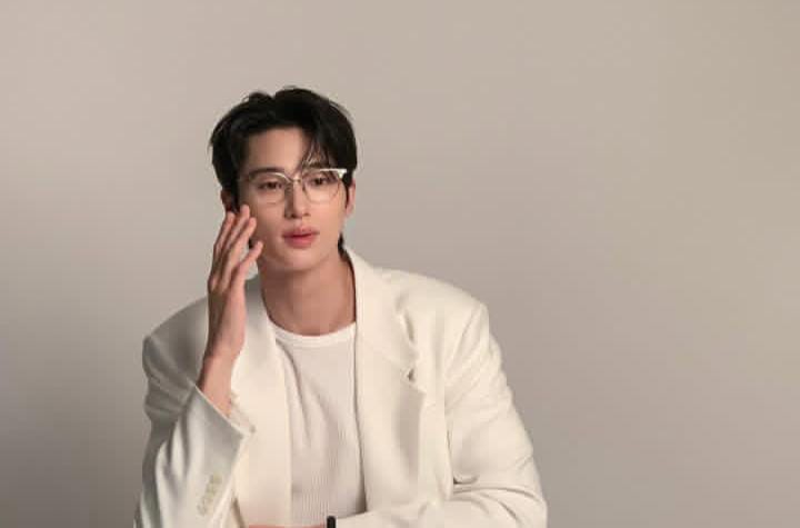 Insiden pengawalan aktor Korea Byeon Woo Seok di Bandara Incheon berbuntut denda untuk bodyguard dan perusahaan keamanan.