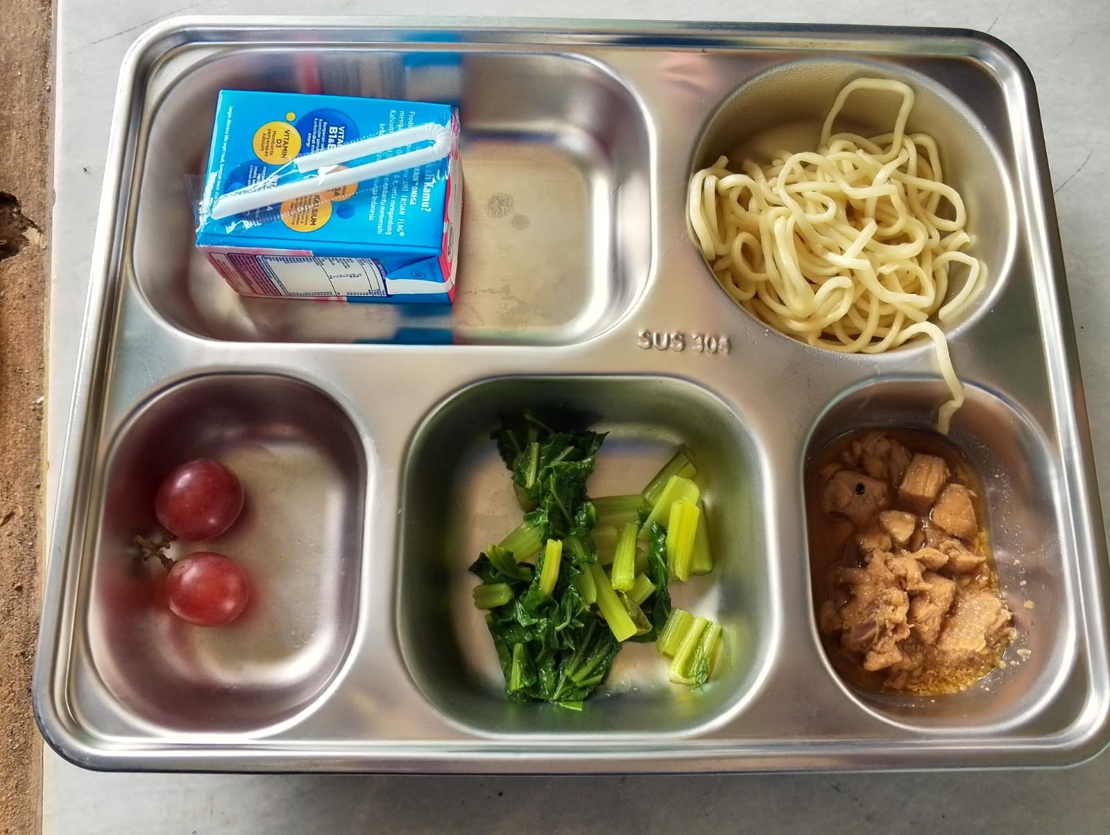 Menu MBG salah satu sekolah dasar di wilayah Kecamatan Semanding.