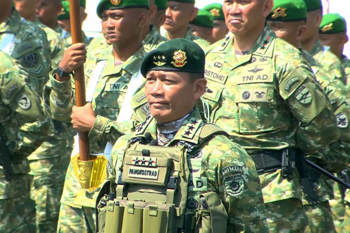 Pratu Johari Alfarizi meninggal dunia usai terjatuh dari atas tank ketinggian 4 meter.