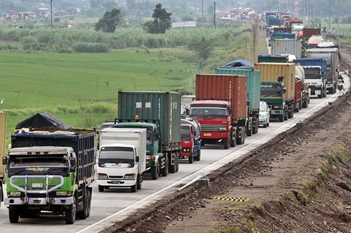 Pemerintah dorong sistem sopir bergantian di trayek jauh. Tujuannya, kurangi kecelakaan dan tingkatkan keselamatan transportasi nasional.