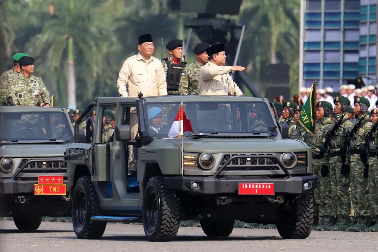Presiden Prabowo bersama Menteri Pertahanan (Menhan) Sjafrie Sjamsoeddin, saat acara HUT ke-80 TNI.