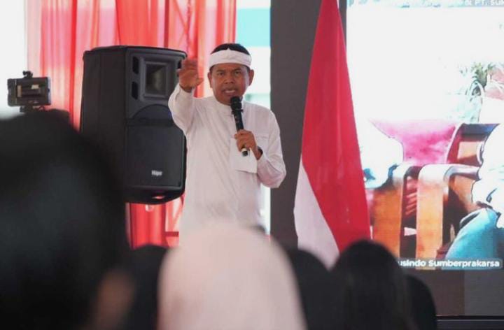 Gubernur Jawa Barat, Dedi Mulyadi saat menghadiri peluncuran aplikasi Nyari Gawe di Kabupaten Indramayu, Selasa (7/10).