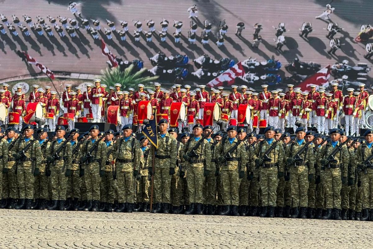 Pasukan TNI mengenakan seragam PDL terbaru.
