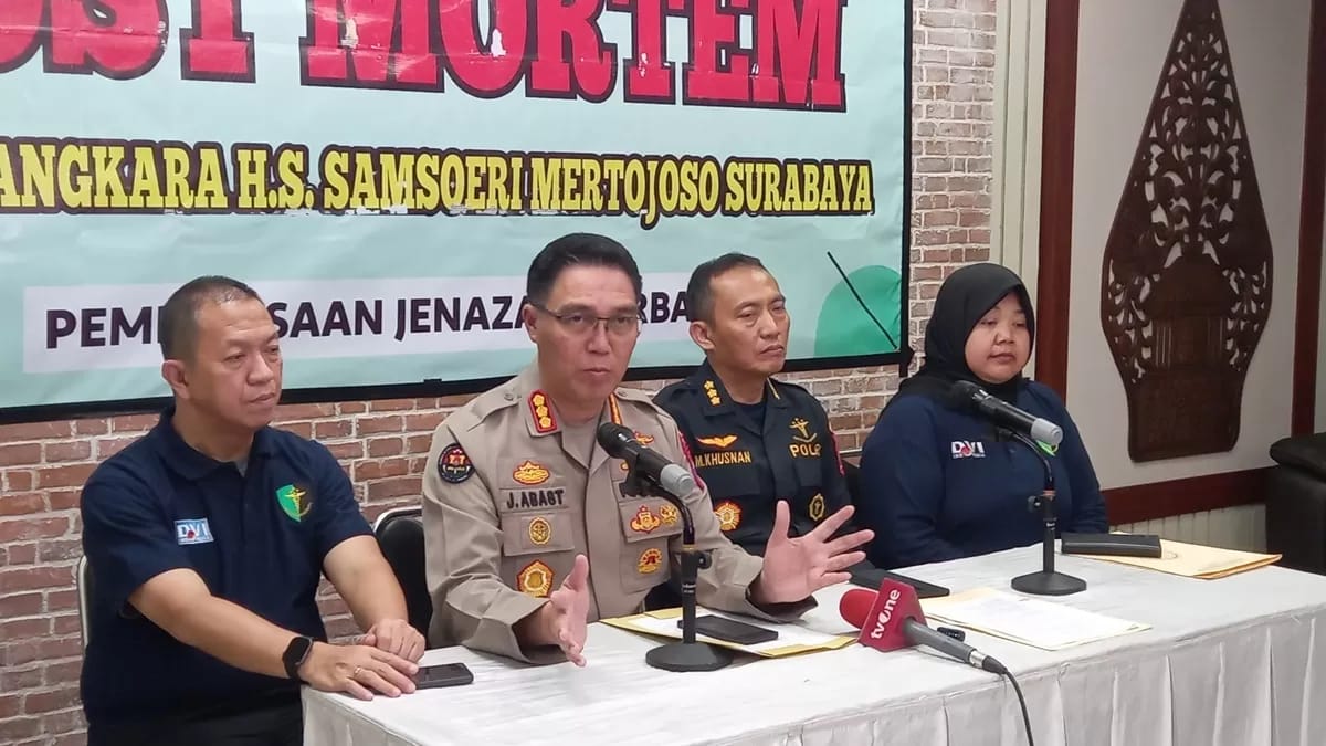 Kabid Humas Polda Jatim Kombes Pol Jules Abraham Abast pastikan proses hukum tragedi Ponpes Al Khoziny akan berlanjut